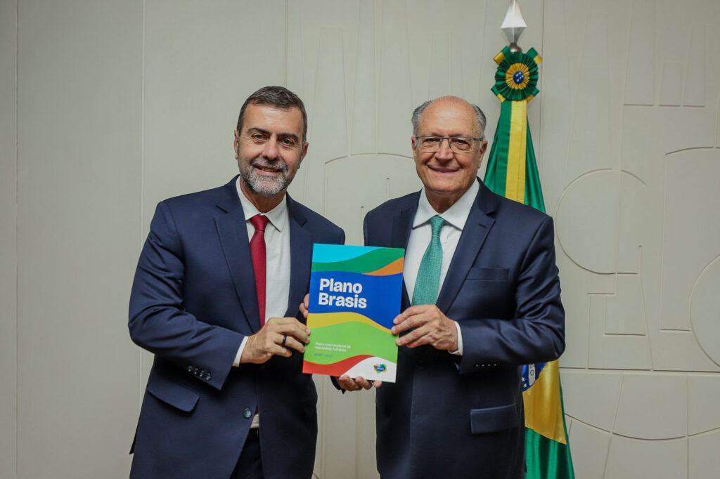Embratur apresenta Plano Brasis ao presidente em exercício, Geraldo Alckmin Embratur apresenta Plano Brasis ao presidente em exercício, Geraldo Alckmin