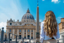 Mesmo com inflação e incertezas, 75% dos europeus pretendem viajar no verão de 2025; entenda as preferências