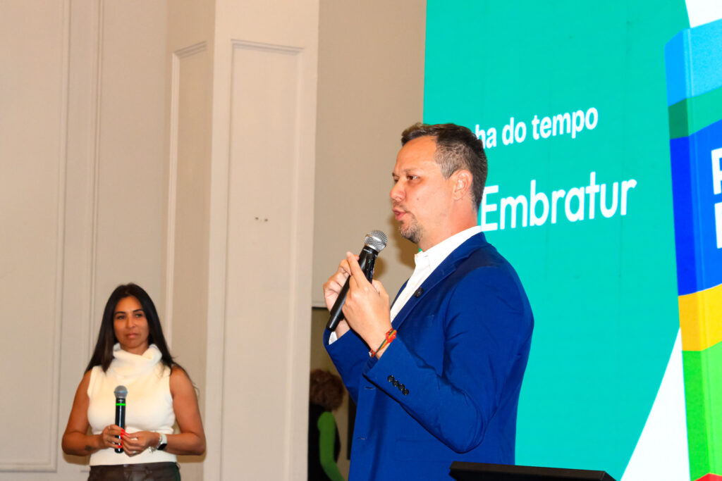 Plano Brasis é detalhado em apresentação técnica durante evento em São Paulo 1 Bruno Reis e Ana Paula Jacques da Embratur 1 1 Plano Brasis é detalhado em apresentação técnica durante evento em São Paulo