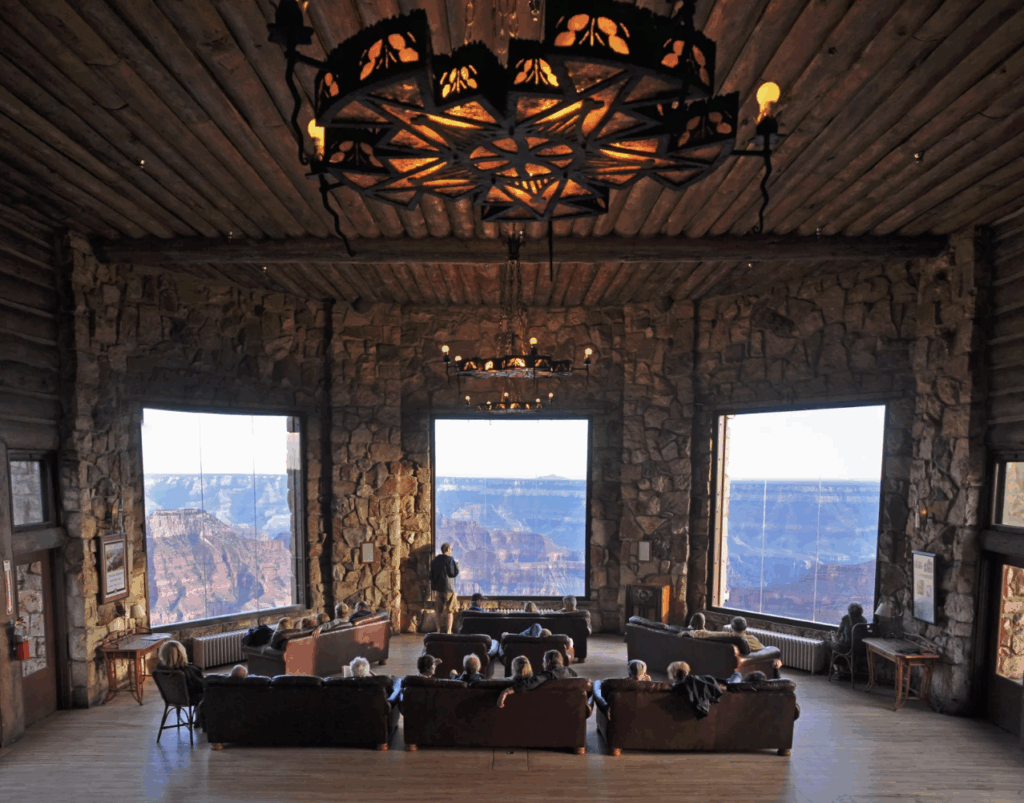 Incêndio destrói hotel histórico no Grand Canyon e fecha parte do parque até o fim do ano 1 Captura de Tela 2025 07 21 as 11.36.42 Incêndio destrói hotel histórico no Grand Canyon e fecha parte do parque até o fim do ano
