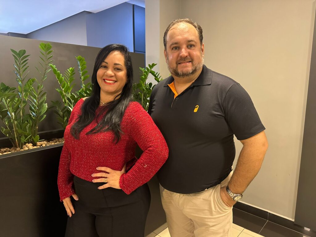 BestBuy Travel reforça equipe comercial com novos gerentes na Bahia, Sergipe e RS 1 Carline e Rogerio BestBuy Travel reforça equipe comercial com novos gerentes na Bahia, Sergipe e RS