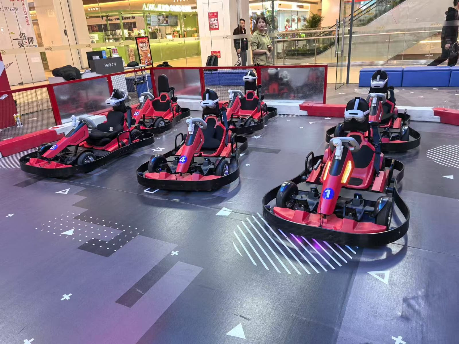Parques e Atrações 4 Com projecoes em tempo real e pista de 400 metros o Vroom traz ao Brasil a tecnologia do kart de realidade mista DivulgacaoVR Land Parques e Atrações