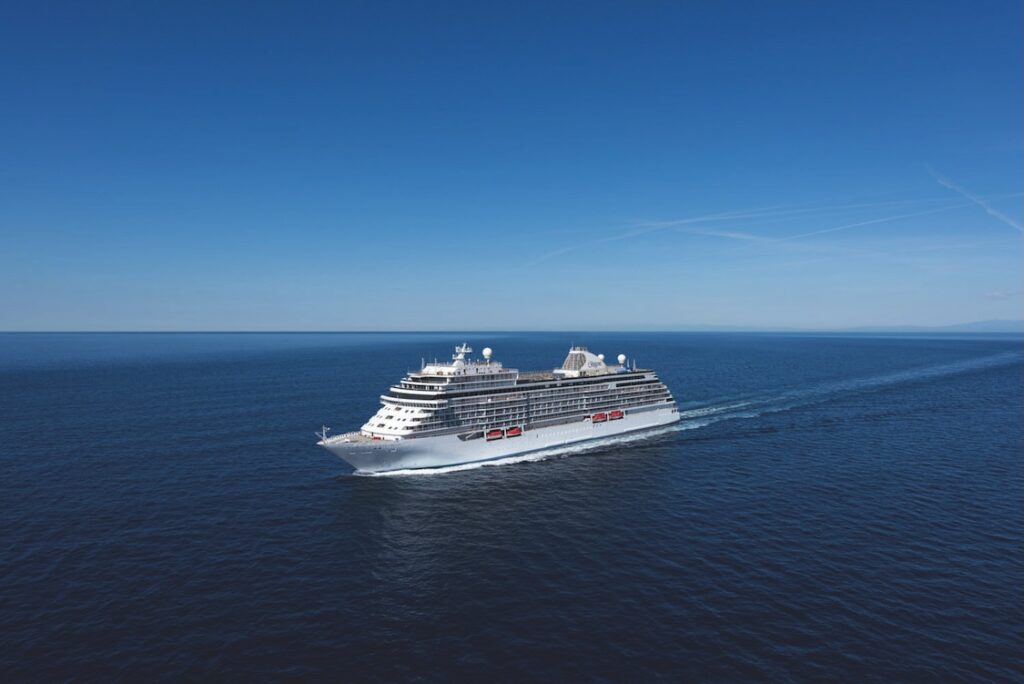 Regent revela 234 cruzeiros de luxo até 2028 e lança navio com suíte de 817m² 1 EXP at Sea 2025 07 08 10 54 23 Regent revela 234 cruzeiros de luxo até 2028 e lança navio com suíte de 817m²
