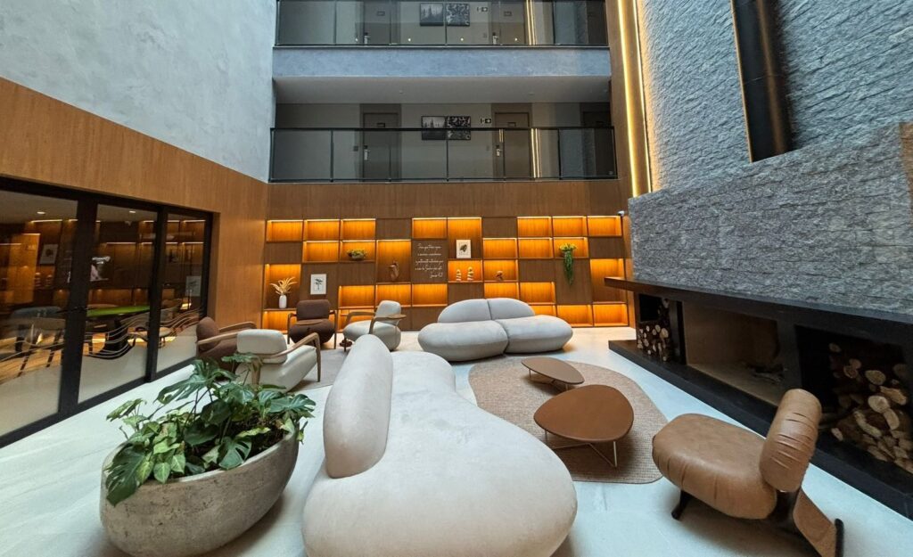GoldenTuilp Canela 1 Com projeto integrado à natureza e 189 apartamentos, Golden Tulip Canela inicia soft opening na Serra Gaúcha