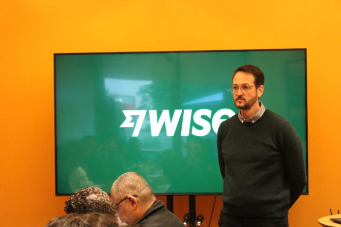 Wise lança Rende+ no Brasil e aposta em retorno sobre moeda estrangeira com acesso imediato aos recursos 1 IMG 6577 scaled e1751550884975 Wise lança Rende+ no Brasil e aposta em retorno sobre moeda estrangeira com acesso imediato aos recursos
