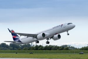 Aeronaves beneficiadas serão usadas em voos domésticos no Brasil e América do Sul (Divulgação/Latam)