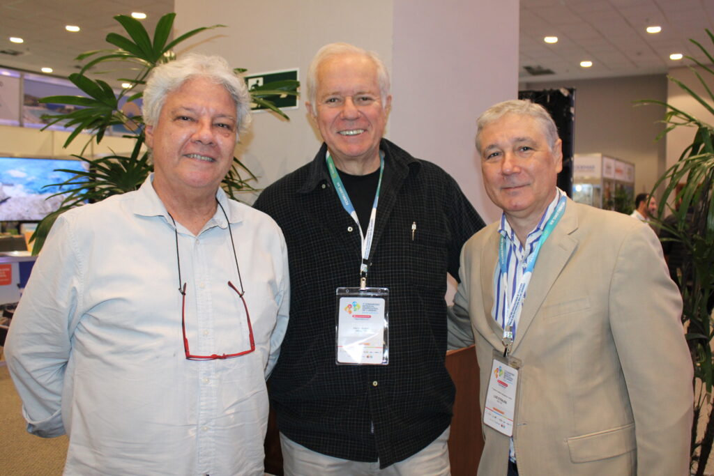 Veja fotos do segundo dia do 7º Congresso Estadual Empresarial de Turismo 1 Marcio Santiago Paulo Senise e Luiz Strauss Veja fotos do segundo dia do 7º Congresso Estadual Empresarial de Turismo