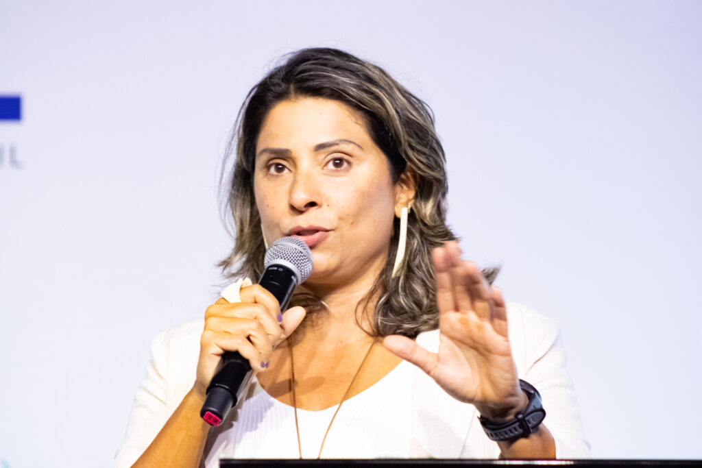 Paula Paiva de Oliveira do MTur LGBT+ Turismo Expo discute inclusão e amplia negócios na edição 2025 em São Paulo