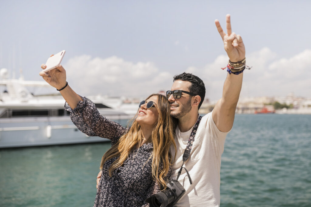 Primeira Viagem IOF e tarifaço freiam queda de passagens corporativas para os EUA, aponta Onfly