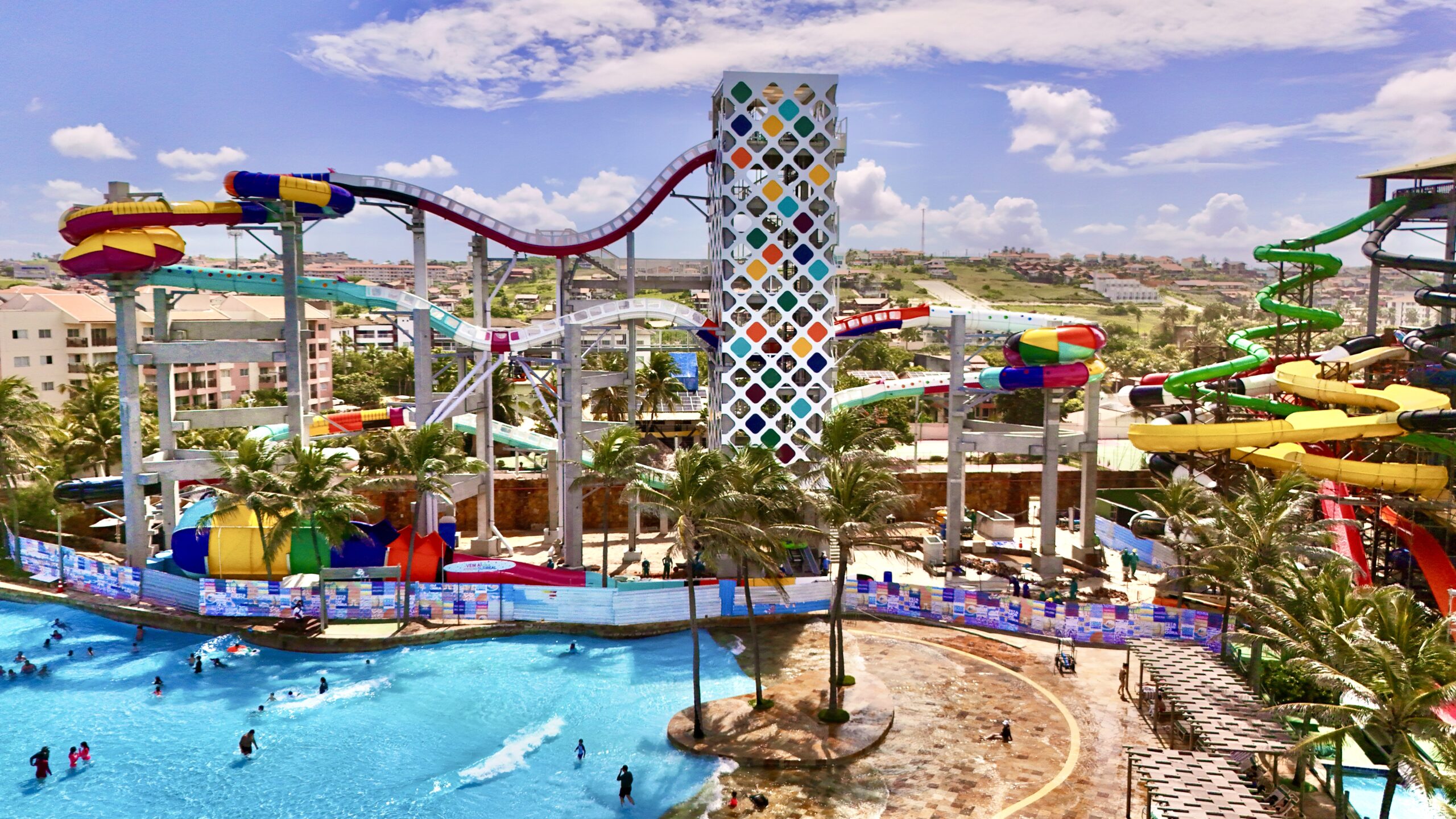 Como aproveitar as férias de julho da melhor forma? Confira dicas da IAAPA 1 Surreal Beach Park Brasil scaled Como aproveitar as férias de julho da melhor forma? Confira dicas da IAAPA
