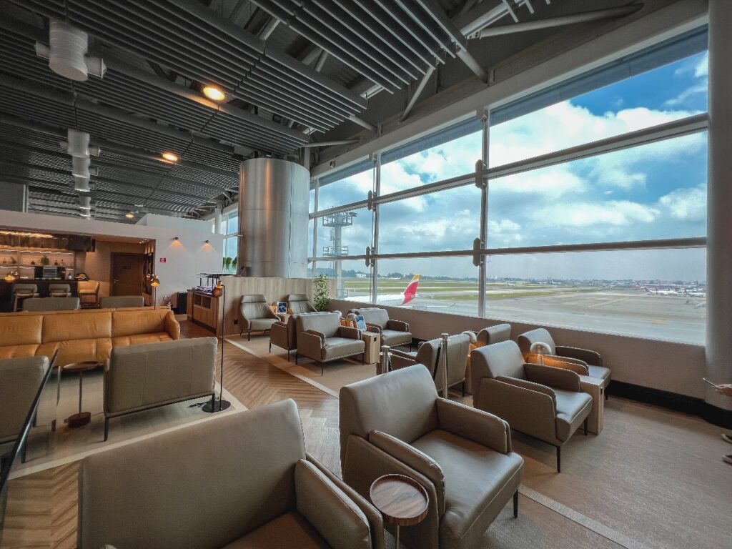 Proteção de dados e snacks grátis: antivírus dá acesso a salas vips de aeroporto; veja como funciona 1 Terminal 3 W Premium Lounge The Pier Proteção de dados e snacks grátis: antivírus dá acesso a salas vips de aeroporto; veja como funciona