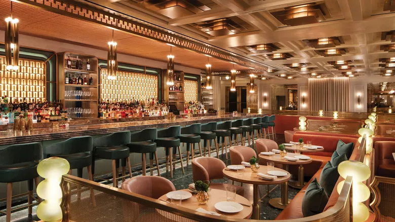 Ícone da hotelaria, Waldorf Astoria volta a operar em Nova York com suítes gigantes 3 The Lex Yard restaurant at the restored Waldorf As Ícone da hotelaria, Waldorf Astoria volta a operar em Nova York com suítes gigantes