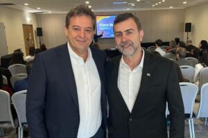 José Domingo Bouzon, presidente do Fórum Comercial HotéisRIO e Marcelo Freixo, da Embratur (Divulgação/HotéisRIO)