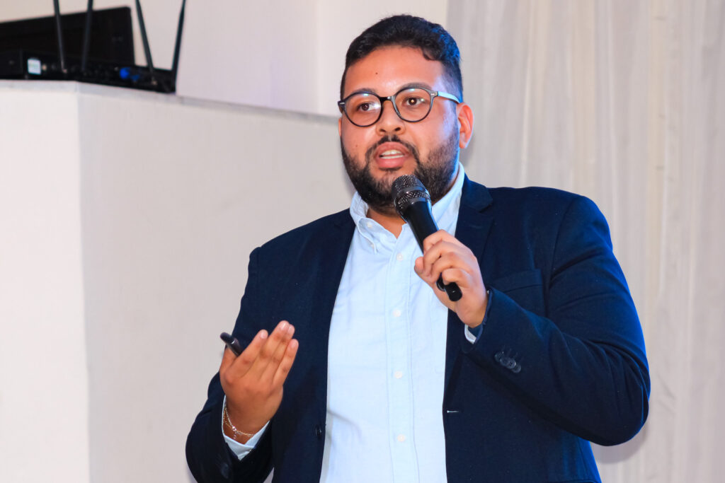 Noivos na mira: Tailândia, Belize, Bahamas e outros destinos brilham no Summit Orinter Casamentos 5 Vinicius Dantas do Visit Curacao em apresentacao aos agentes de viagens Noivos na mira: Tailândia, Belize, Bahamas e outros destinos brilham no Summit Orinter Casamentos