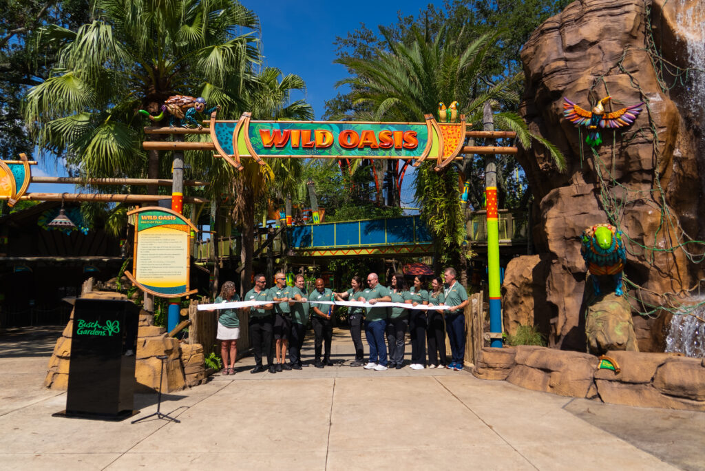 Busch Gardens Tampa Bay inaugura Wild Oasis, área infantil mais imersiva da América do Norte 1 Wild Oasis at Busch Gardens Tampa Bay Ribbon Cutting Busch Gardens Tampa Bay inaugura Wild Oasis, área infantil mais imersiva da América do Norte
