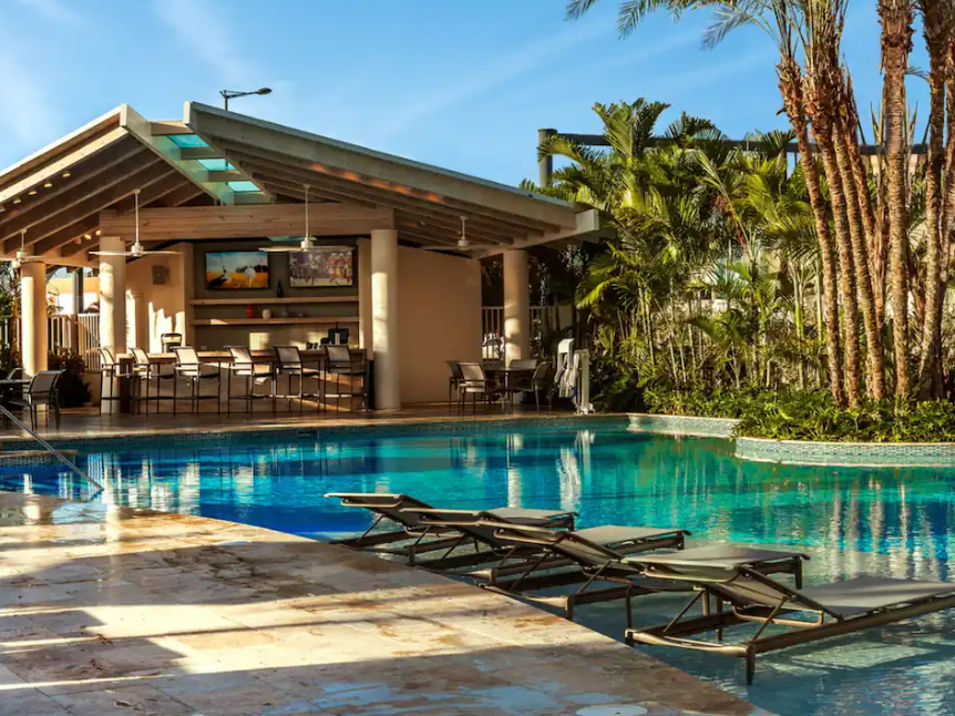alberca Hyatt Place San Juan Experiências imersivas nos hotéis Hyatt de Porto Rico