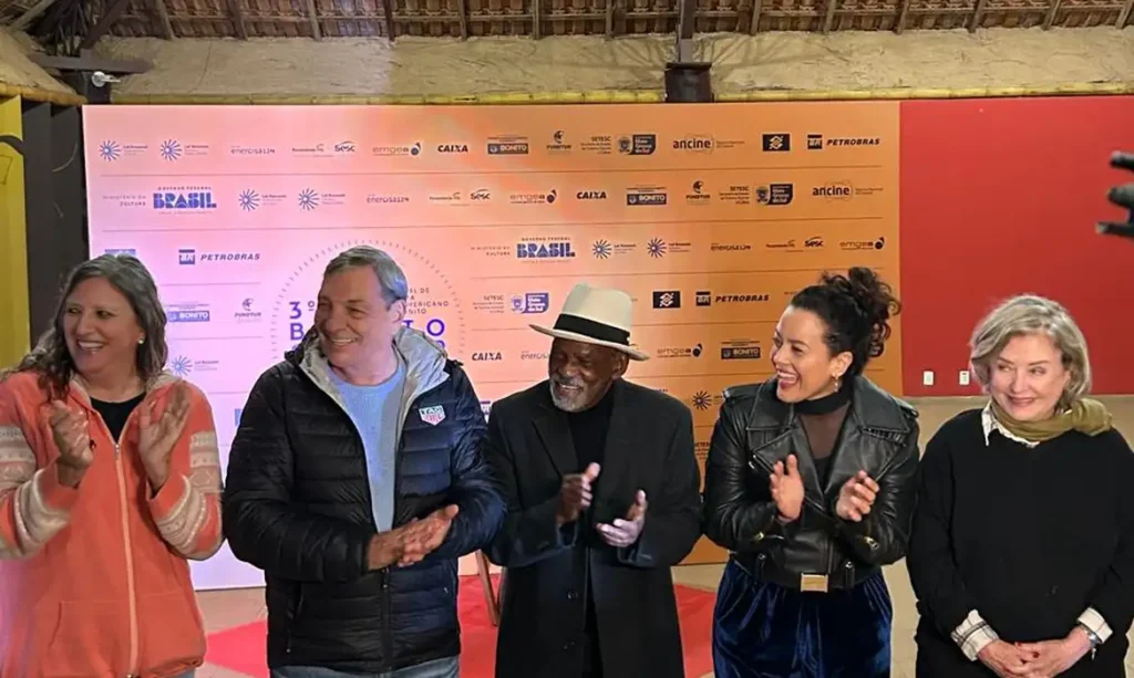 Calçada da fama é o novo atrativo turístico de Bonito (MS); confira 1 cinesur Calçada da fama é o novo atrativo turístico de Bonito (MS); confira