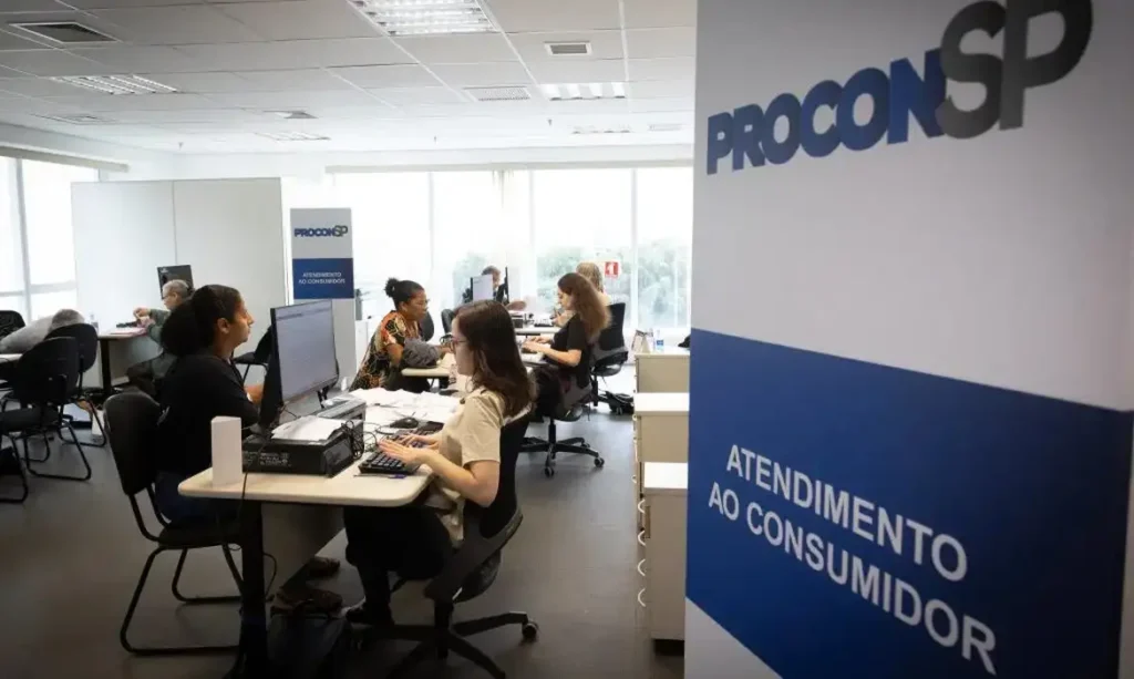 Procon-SP fiscaliza terminais rodoviários e aeroportos em operação no Carnaval 2026 Procon-SP fiscaliza terminais rodoviários e aeroportos em operação no Carnaval 2026