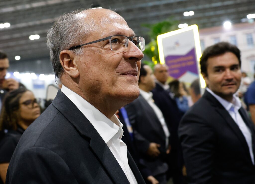 Ministro Celso Sabino e vice-presidente Geraldo Alckmin realizam cerimônia de abertura do Salão do Turismo 2025