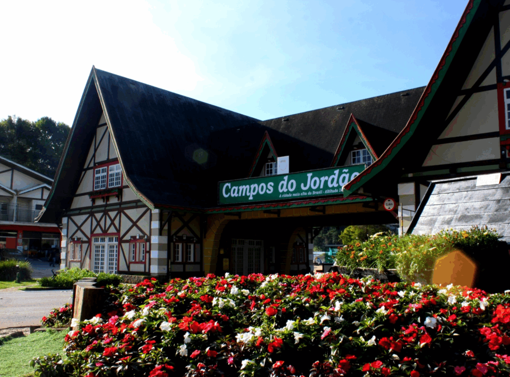 Campos do Jordão quer cobrar taxa ambiental para entrada de veículos na cidade Campos do Jordão quer cobrar taxa ambiental para entrada de veículos na cidade