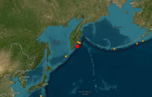 Atividade sísmica reacende vulcão Krasheninnikov em Kamchatka após anos de inatividade (Reprodução/USGS).png
