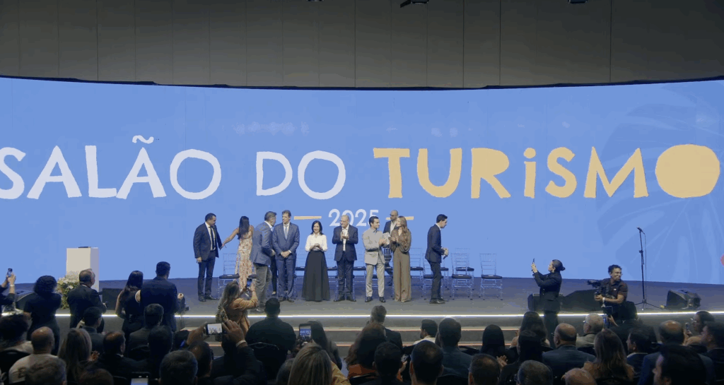 Captura de Tela 2025 08 21 as 10.32.19 Celso Sabino e autoridades do trade marcam presença na cerimônia de abertura do Salão do Turismo 2025; fotos