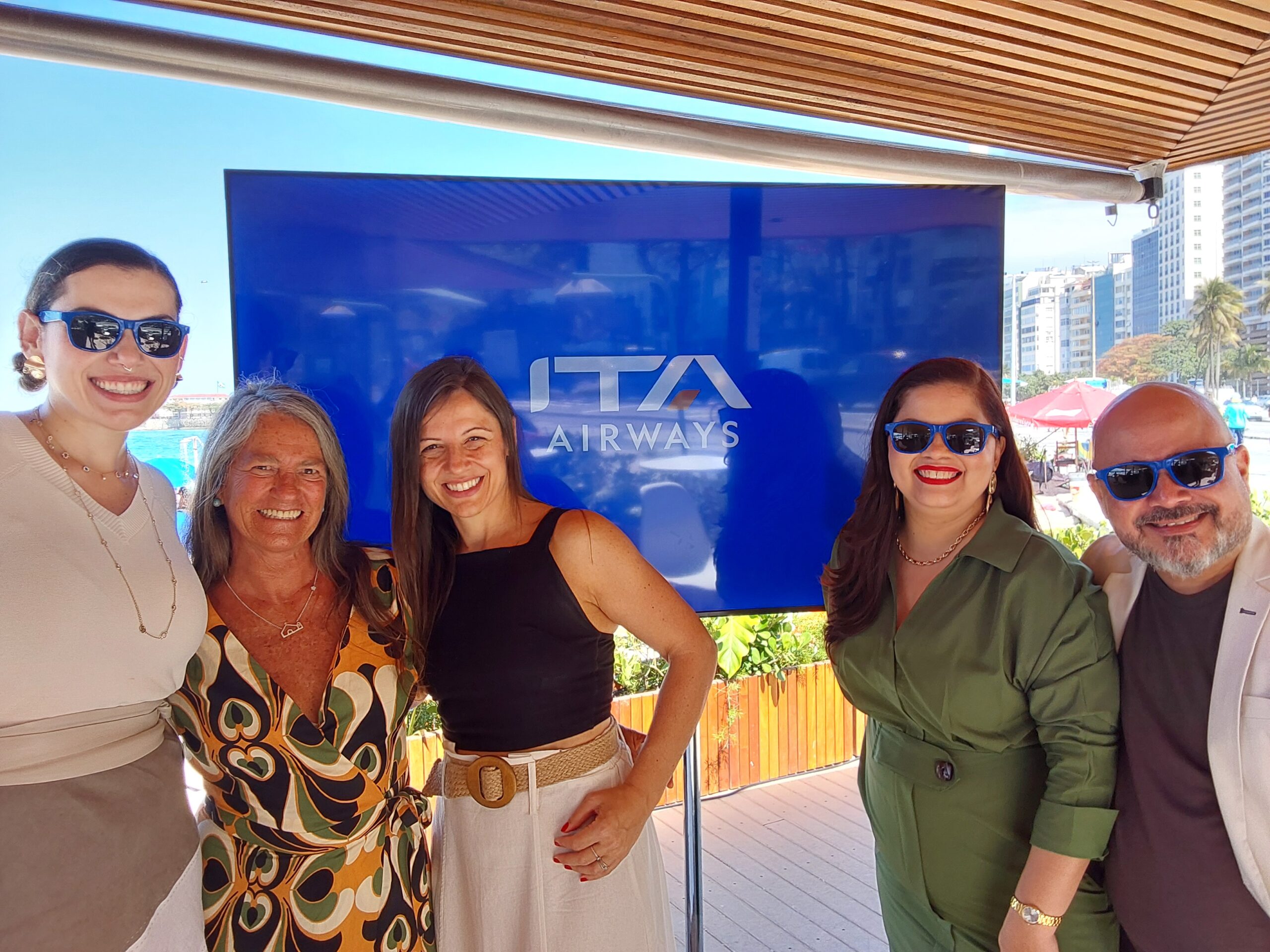 Mari Masgrau, do M&E, com equipe da ITA Airways