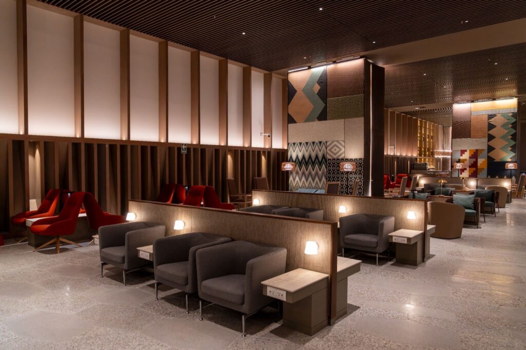 Latam investe US$ 10 milhões em sala VIP com chef premiado e bar exclusivo; veja os detalhes Latam investe US$ 10 milhões em sala VIP com chef premiado e bar exclusivo; veja os detalhes