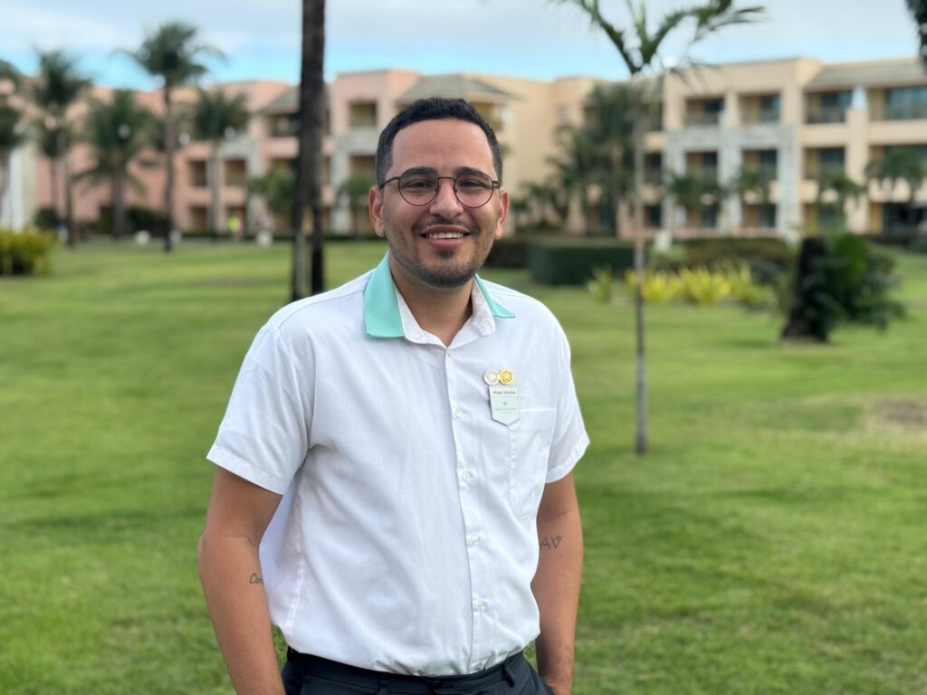 Programa da Iberostar forma jovens talentos na Bahia e já empregou mais de 260 aprendizes