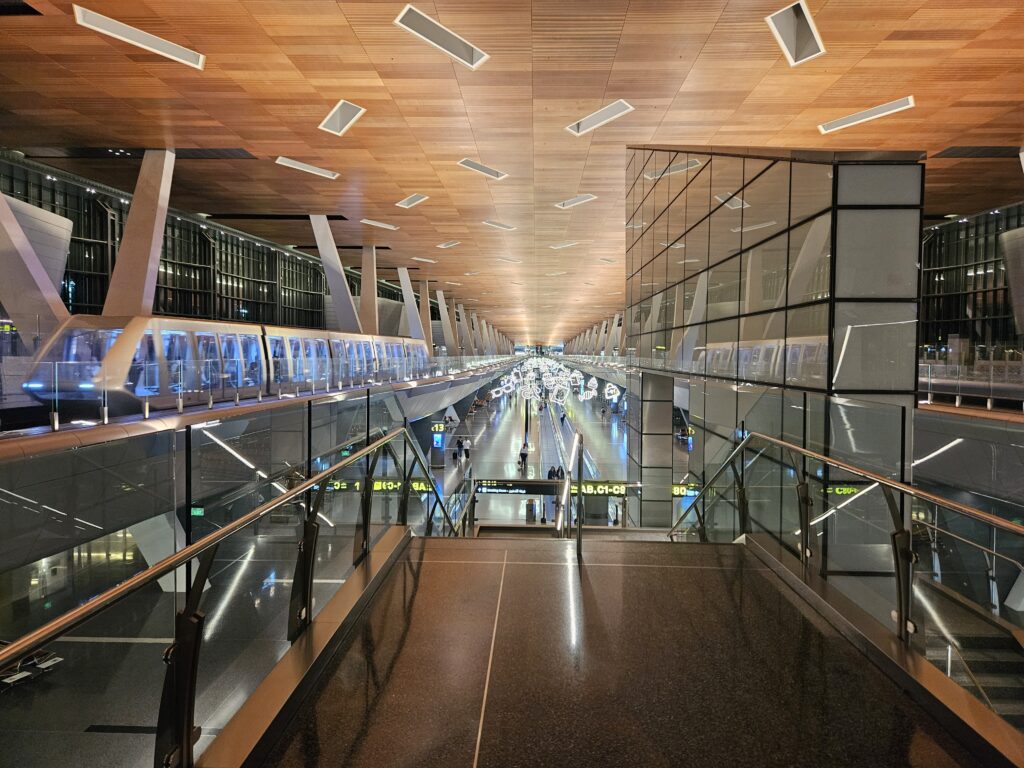 Mais que uma porta de entrada, uma verdadeira atração turística: conheça o Aeroporto Internacional de Hamad, no Catar 2 20250907 134224 Mais que uma porta de entrada, uma verdadeira atração turística: conheça o Aeroporto Internacional de Hamad, no Catar