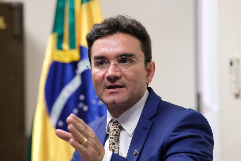 Celso Sabino diz a Lula que quer permanecer no governo apesar de pressão do União Brasil