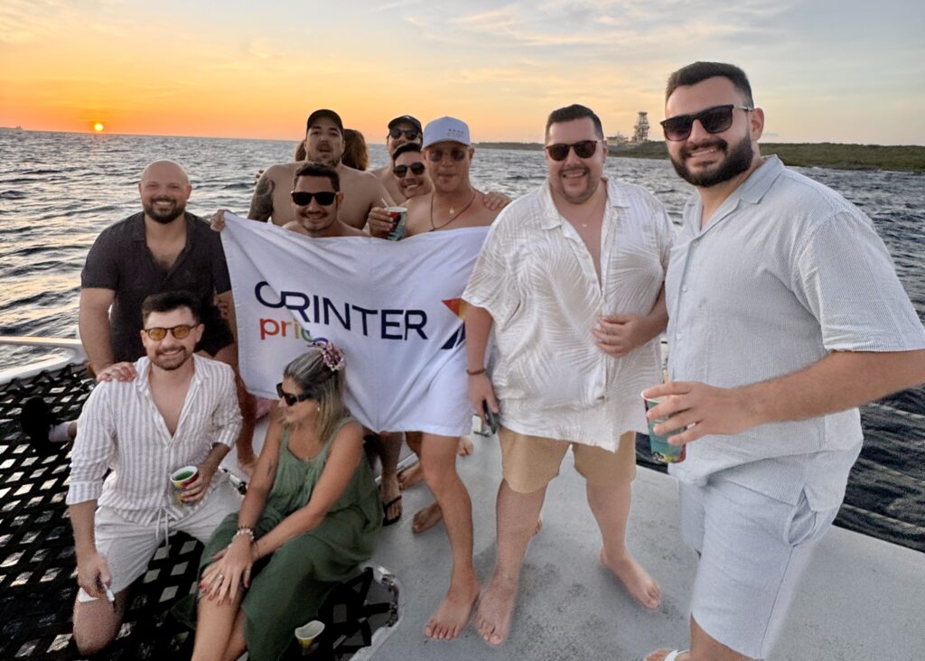 Agentes conhecem Curaçao na famtour da Orinter Pride e encerram dia com pôr do sol no Caribe