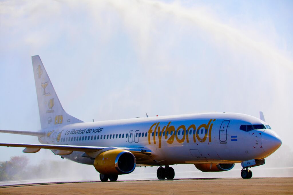 Avion en Encarncion Flybondi reforça conexão com o Brasil e vai operar mais de 280 voos charter na temporada de verão