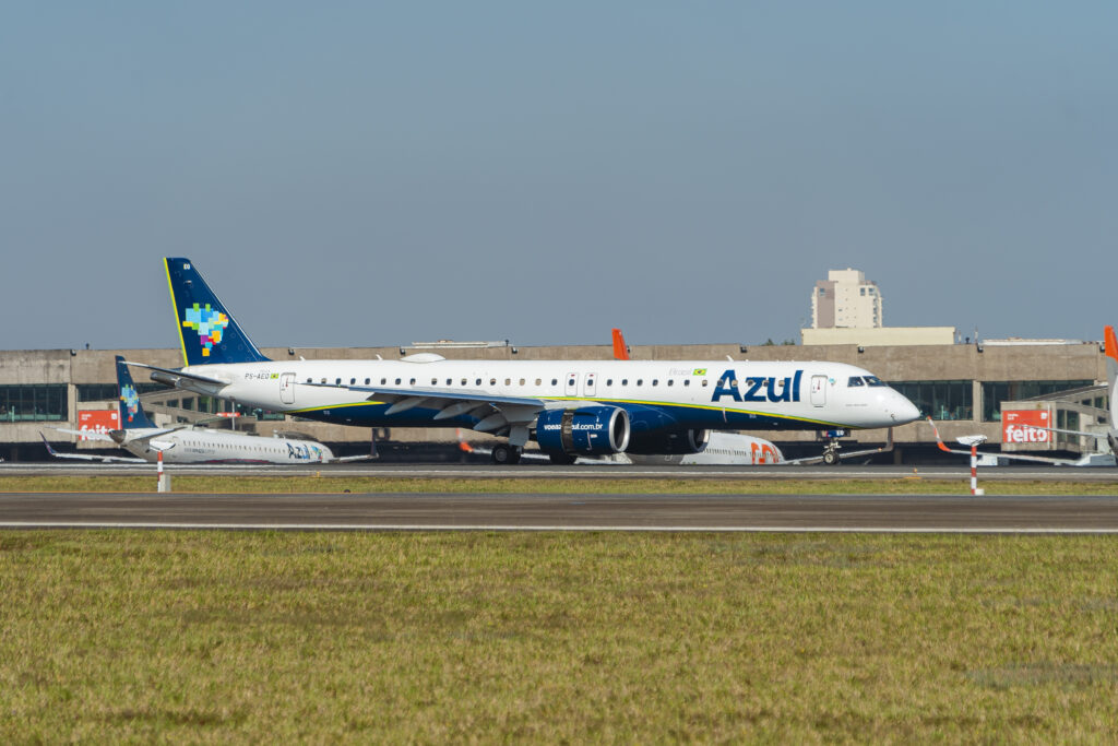 Avião da Azul é evacuado às pressas em Brasília após alerta no painel 1 Azul AeroportodeCongonhas1 GuilhermeMion Avião da Azul é evacuado às pressas em Brasília após alerta no painel