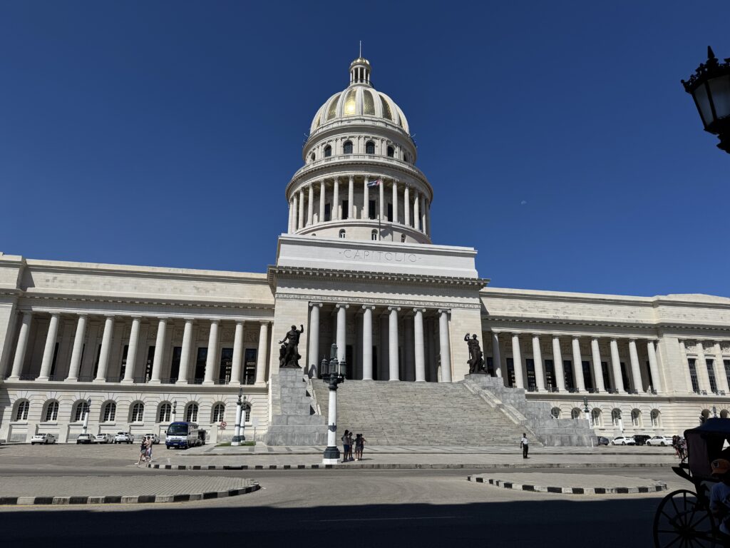 Cuba no radar: 120 agentes de viagem brasileiros exploram a ilha em famtour da Sanchat; veja os detalhes 1 Capitolio de Havana Cuba no radar: 120 agentes de viagem brasileiros exploram a ilha em famtour da Sanchat; veja os detalhes
