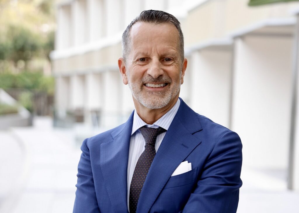 Ed Salato head shot Ed Salvato, referência global em turismo LGBTQ+, estreia no Festuris 2025 em Gramado