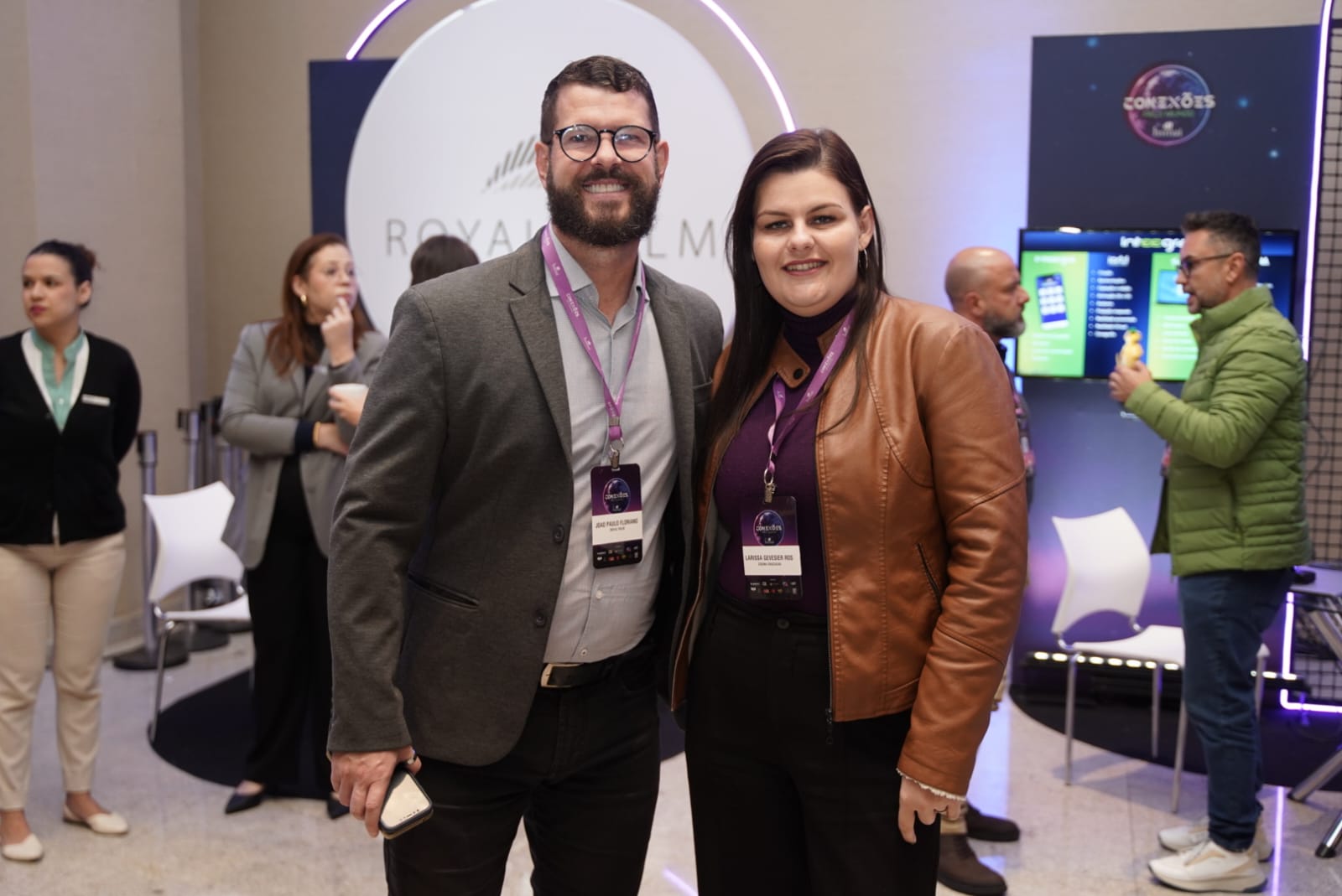 João Paulo Floriano, do Royal Palm; e Larissa Gevesier Ros, da Cogna Educação