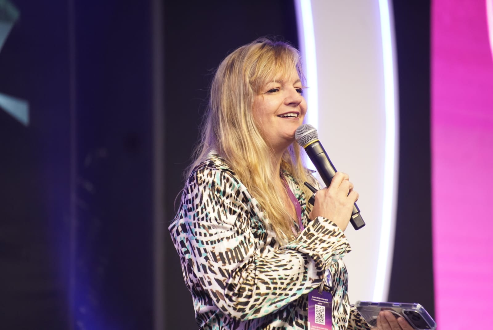 Gabriela Otto, presidente da HSMAI Brasil e Latam, na abertura do evento