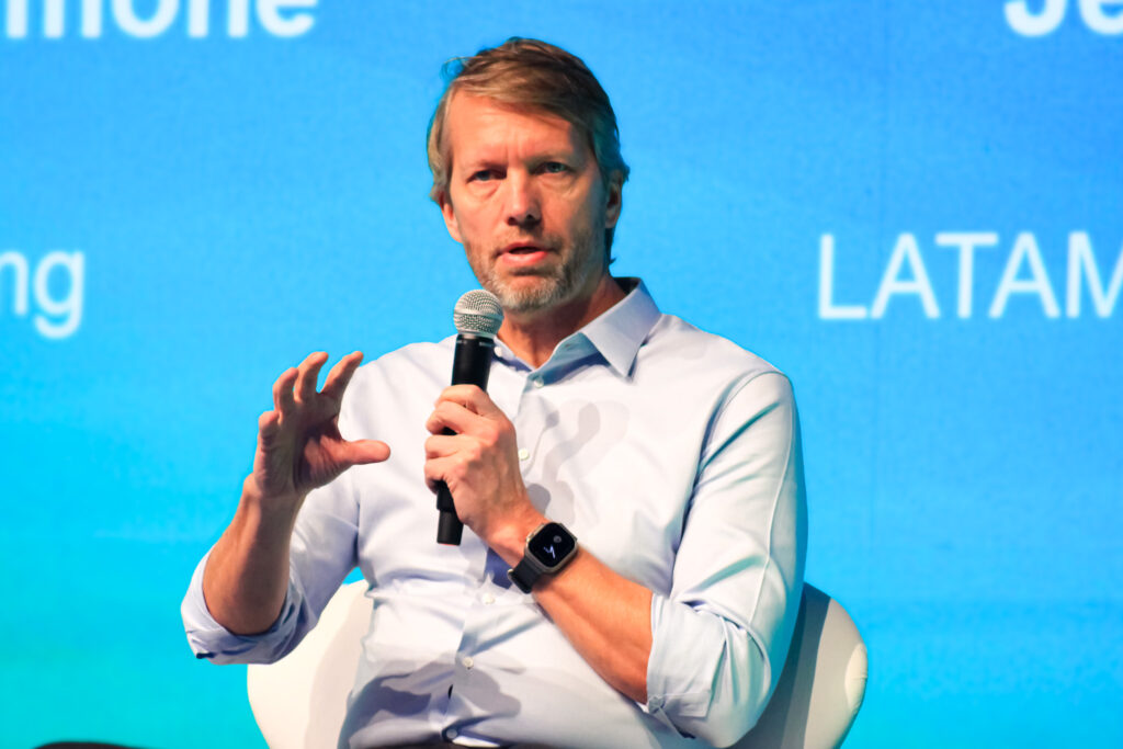 CEO da Latam admite falha na comunicação sobre cobrança de bagagem de mão CEO da Latam admite falha na comunicação sobre cobrança de bagagem de mão