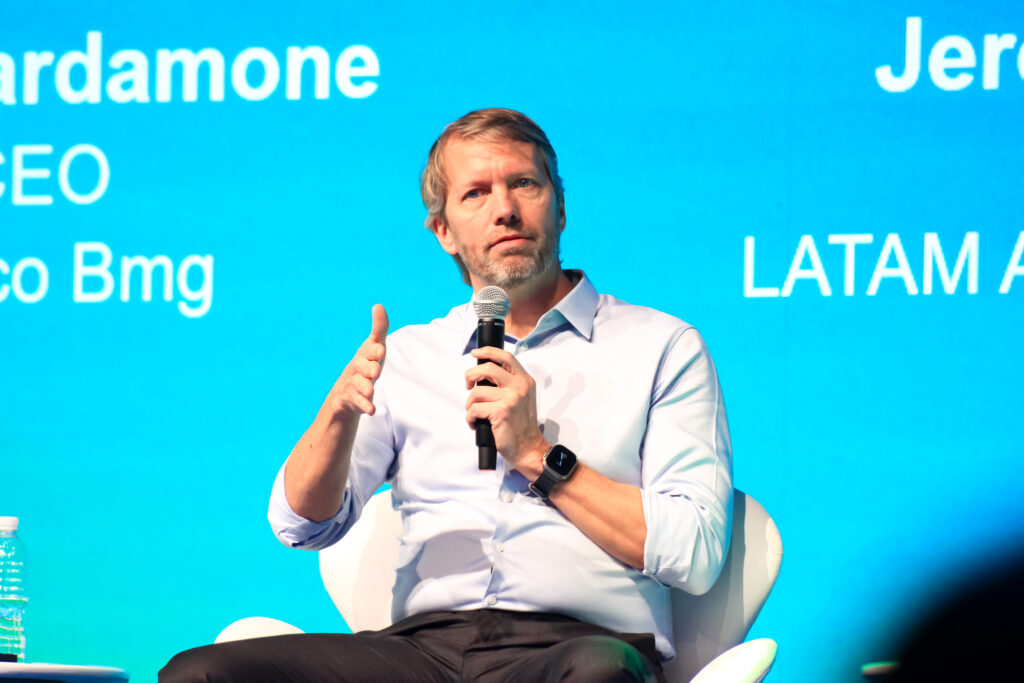 “A tecnologia ajuda a hiperpersonalizar, mas não substitui a conexão humana”, diz CEO da Latam 1 Jerome Cardier CEO da Latam no evento Conarec Ana AzevedoME “A tecnologia ajuda a hiperpersonalizar, mas não substitui a conexão humana”, diz CEO da Latam