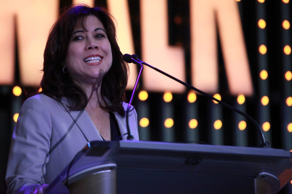 Universal se pronuncia após acidente fatal na Stardust Racers; veja carta da presidente na íntegra 1 Karen Irwin presidente e diretora de operacoes da Universal Studios Hollywood ReproducaoDavid Yeh Universal se pronuncia após acidente fatal na Stardust Racers; veja carta da presidente na íntegra