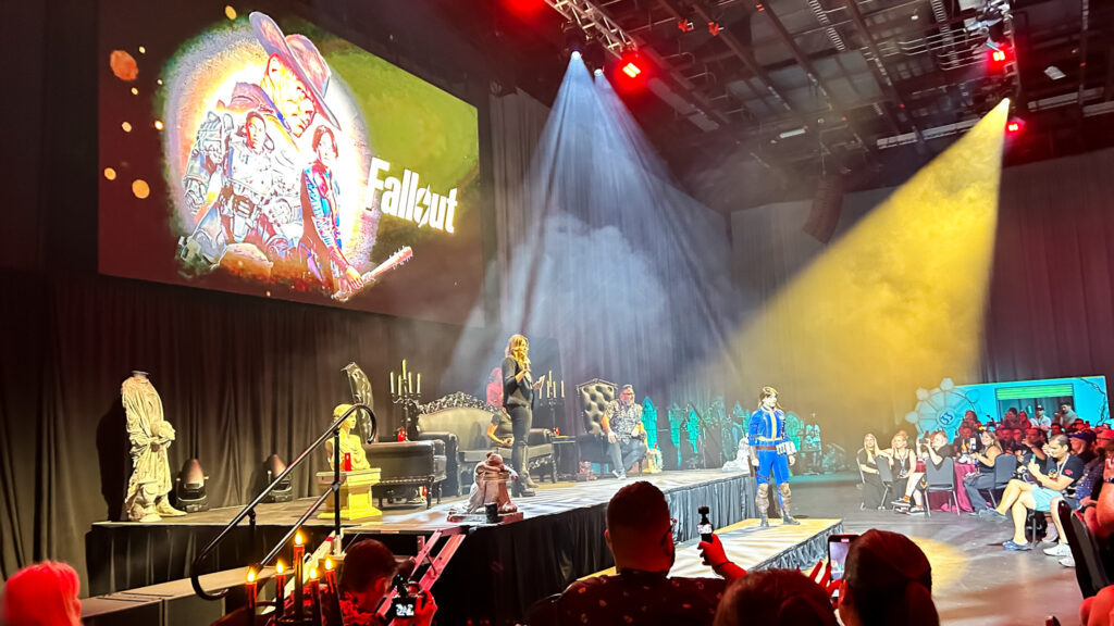 Personagens de Fallout interagiram com o publico do R.I.P Tour na noite de abertura do Halloween Horror Nights Halloween Horror Nights 2025: Como foi viver a noite mais assustadora e divertida da Universal