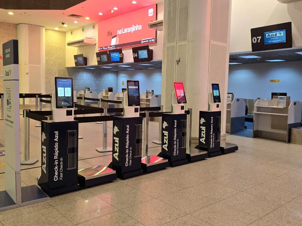 TAS SDU RJ 4 Facilitou! Azul instala totens de autosserviço no aeroporto Santos Dumont
