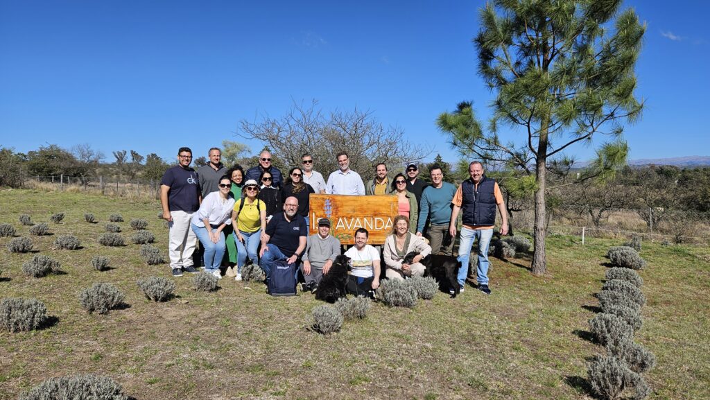 Custo-benefício e experiências locais são prioridades em viagens de brasileiros Custo-benefício e experiências locais são prioridades em viagens de brasileiros