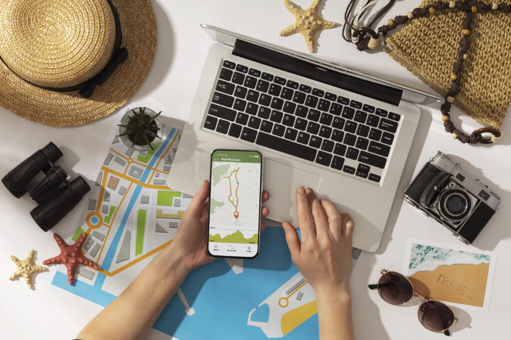 Mais da metade dos viajantes brasileiros usa IA para reservar férias, revela nova pesquisa 1 top view hand holding smartphone Mais da metade dos viajantes brasileiros usa IA para reservar férias, revela nova pesquisa