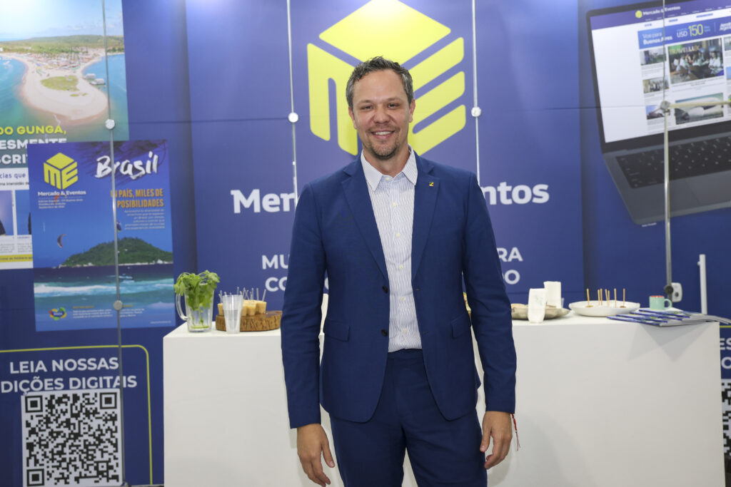 Bruno Reis recebe o Prêmio M&E na categoria Liderança Pública no Turismo Bruno Reis recebe o Prêmio M&E na categoria Liderança Pública no Turismo