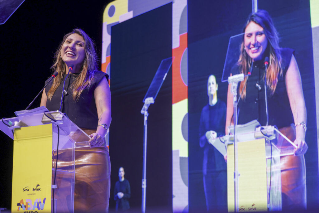 Abav Expo 2025: Ana Carla Lopes, primeira mulher na secretaria-executiva do MTur, defende turismo como motor de transformação social