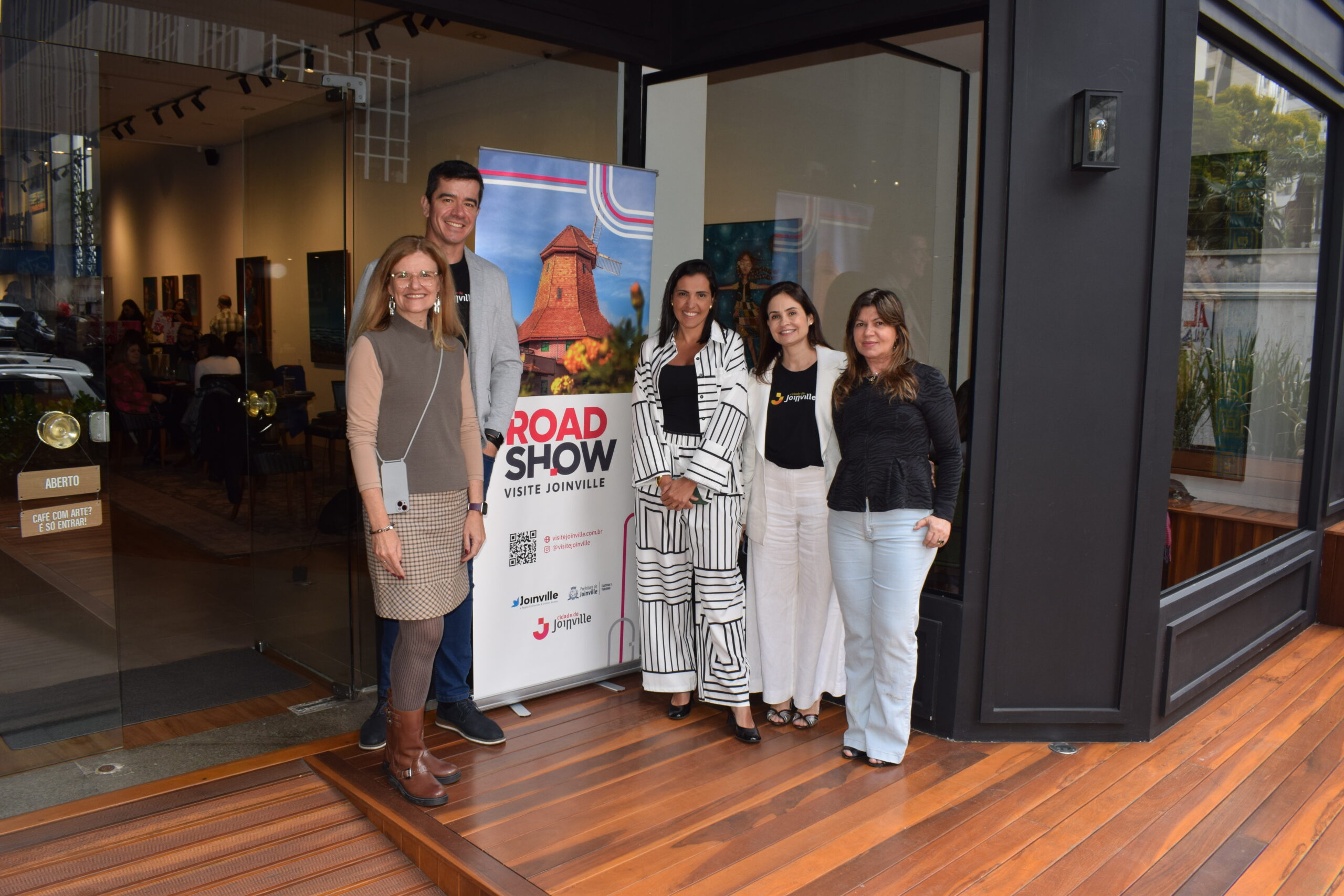 Equipe da Imaginadora ao lado de Giorgio, do Joinville CVB (Giulia Jardim/M&E)