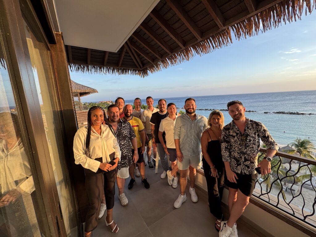 Grupo conhece as instalacoes Kontiki Beach Resort De hotéis históricos a festas na praia: último dia de famtour da Orinter Pride revela a Curaçao autêntica