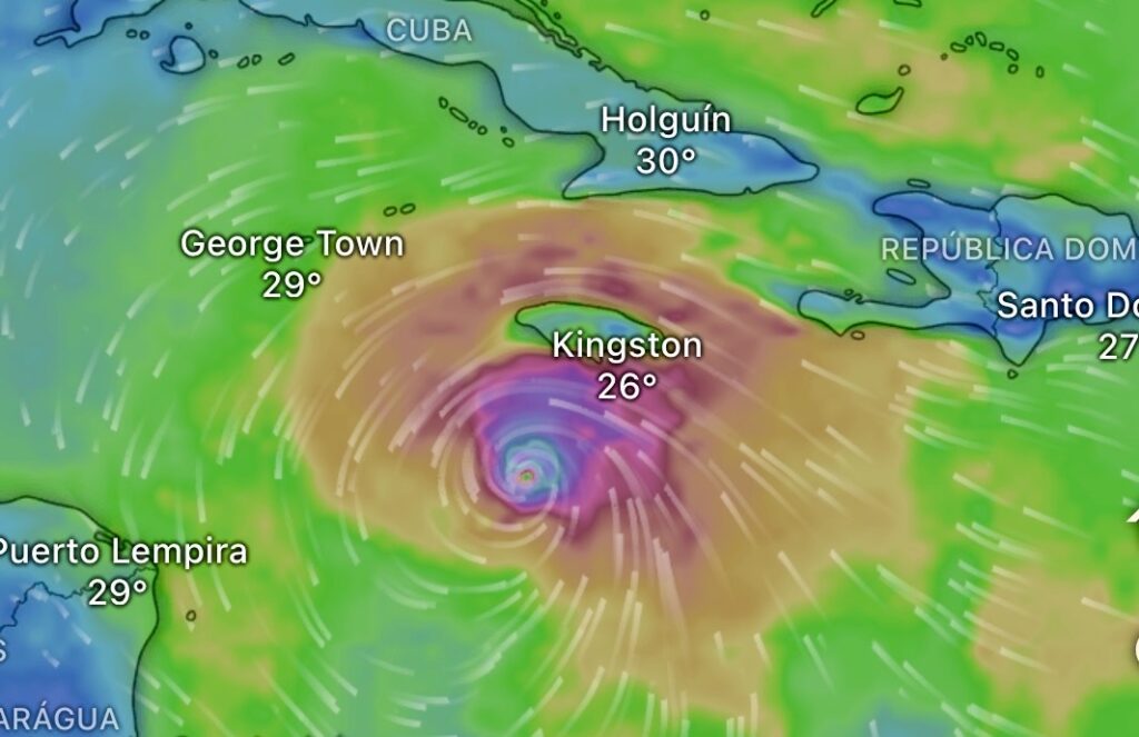 Furacão Melissa atinge categoria 5 e força evacuação em massa na Jamaica Furacão Melissa atinge categoria 5 e força evacuação em massa na Jamaica